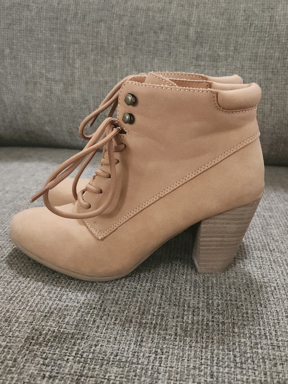 Andiamo Western Boho Neutral Tan Faux Suede Lace-Up Booties Chunky Heel Size 5.5